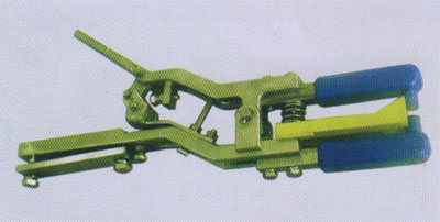 Fast, multi axis linkage, clamp integral injection fixture